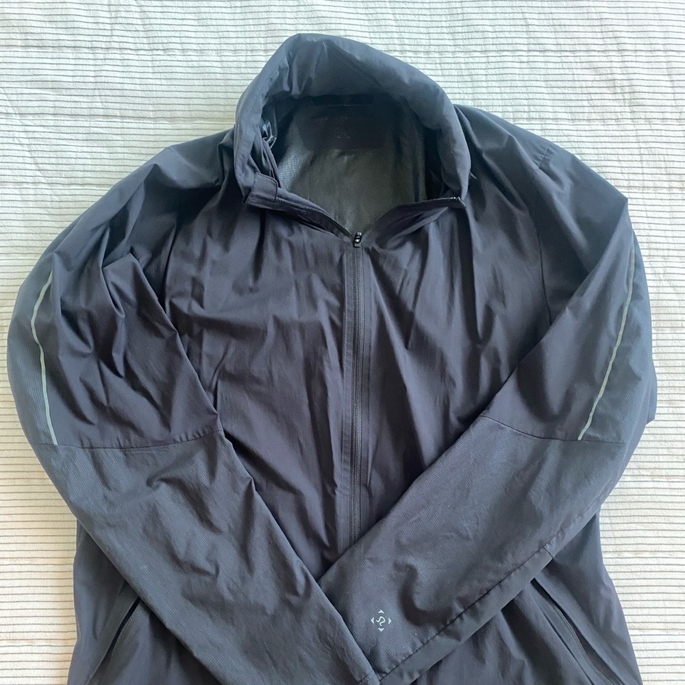 Lululemon Women's Black Running Jacket Windbreaker.